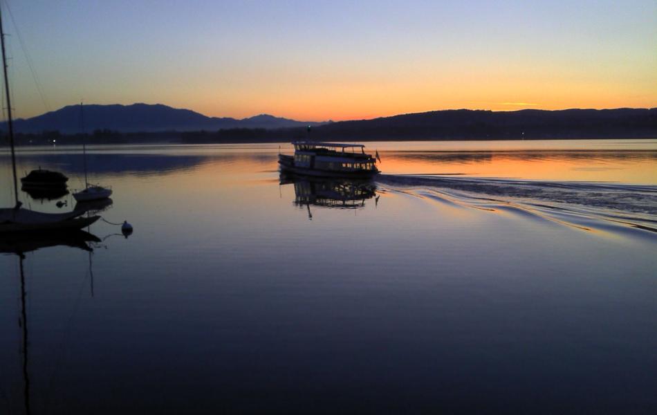 Battello sul lago